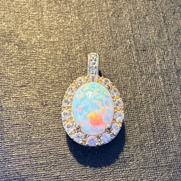 Elegant 14k solid yelllow gold Opal and Diamond Pendant - Picture 5 of 5